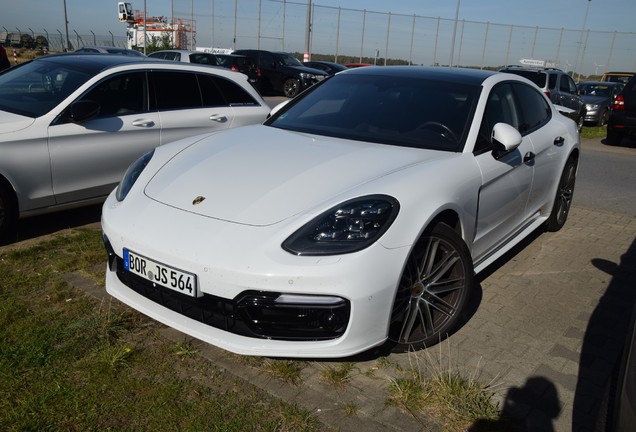 Porsche 971 Panamera Turbo