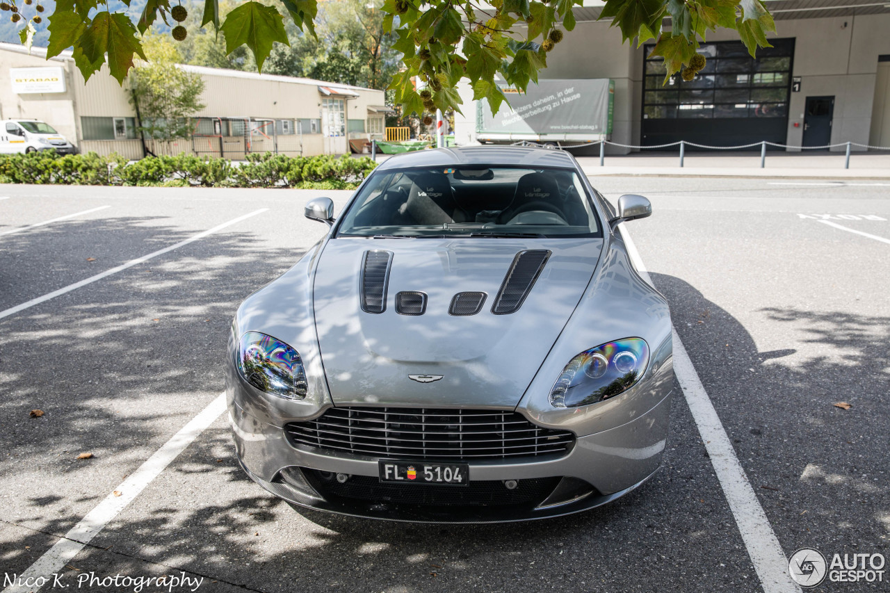 Aston Martin V12 Vantage