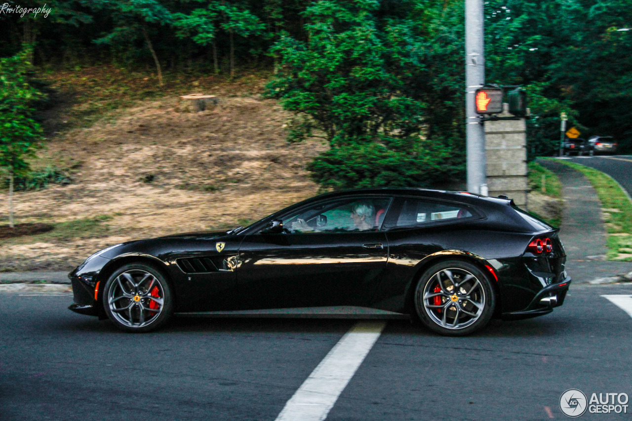 Ferrari GTC4Lusso T