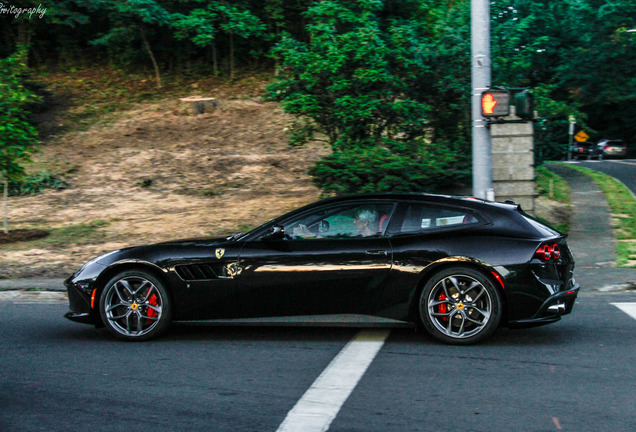 Ferrari GTC4Lusso T