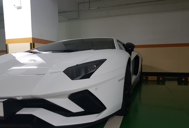 Lamborghini Aventador S LP740-4