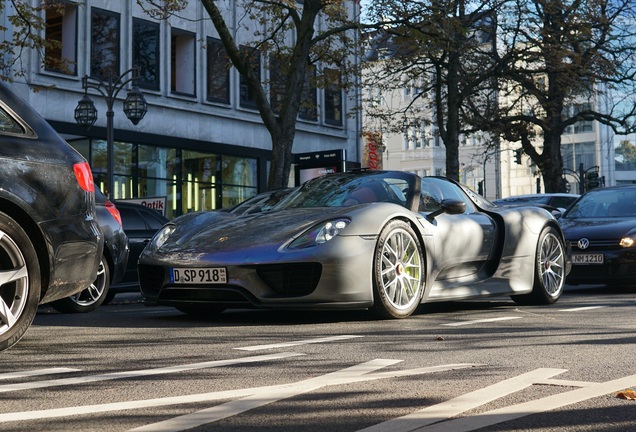 Porsche 918 Spyder Weissach Package