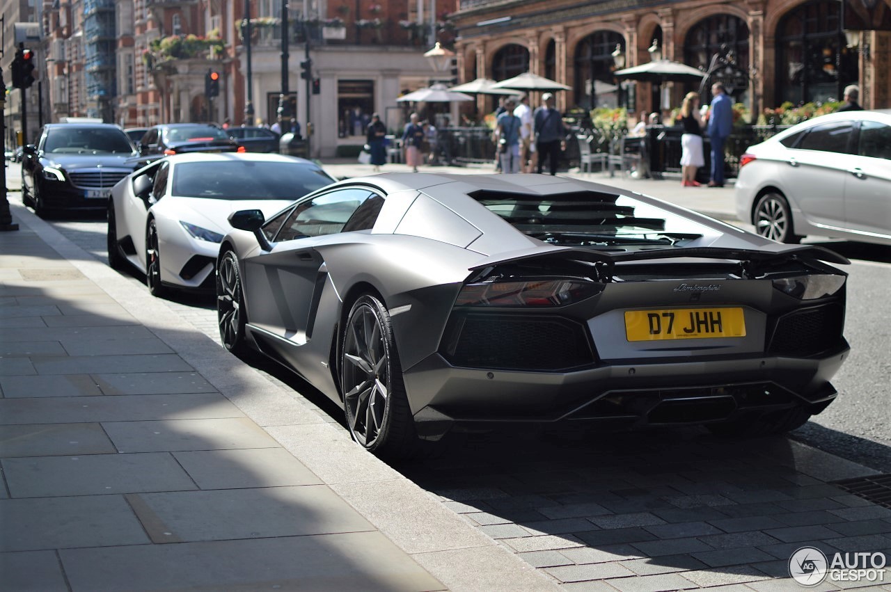 Lamborghini Aventador LP700-4