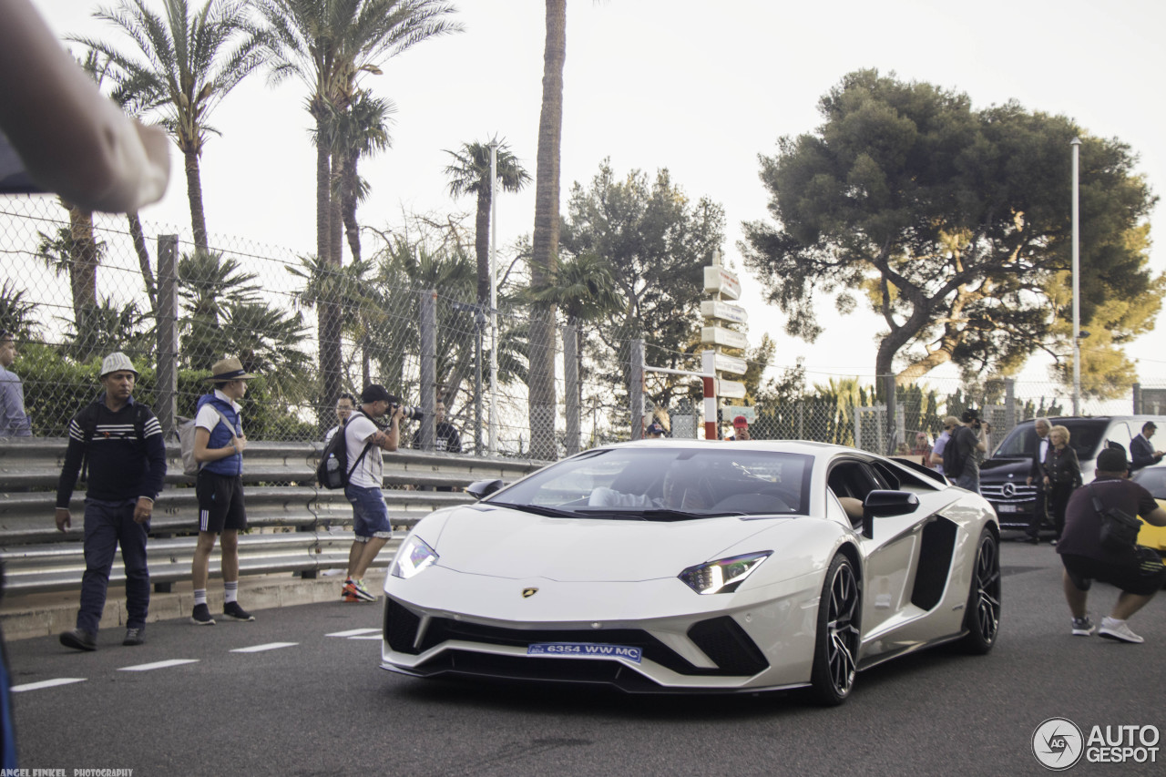 Lamborghini Aventador S LP740-4