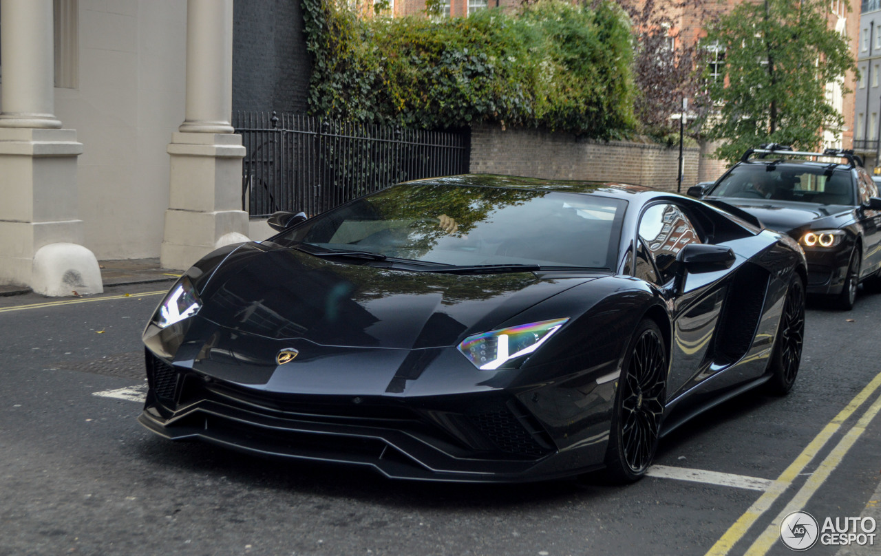 Lamborghini Aventador S LP740-4