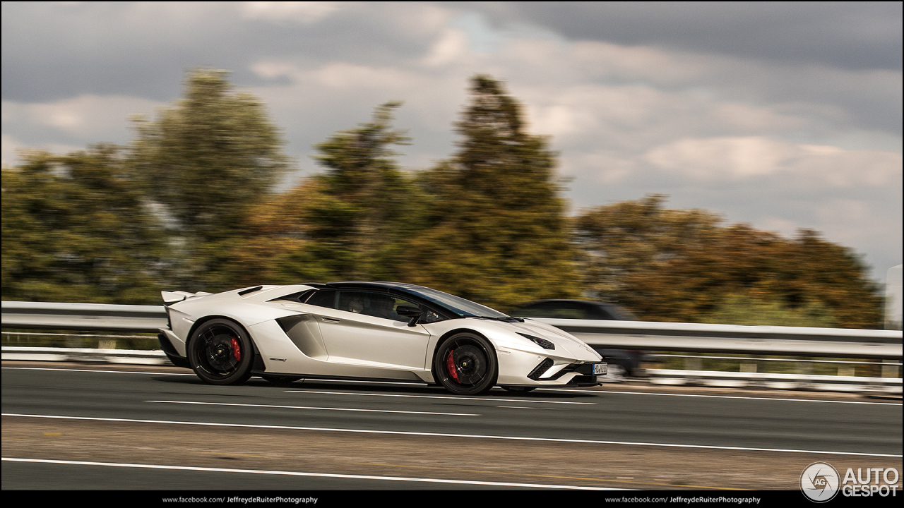 Lamborghini Aventador S LP740-4 Roadster