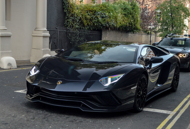 Lamborghini Aventador S LP740-4