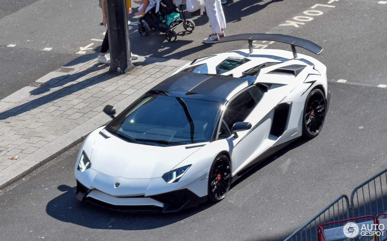 Lamborghini Aventador LP750-4 SuperVeloce Roadster