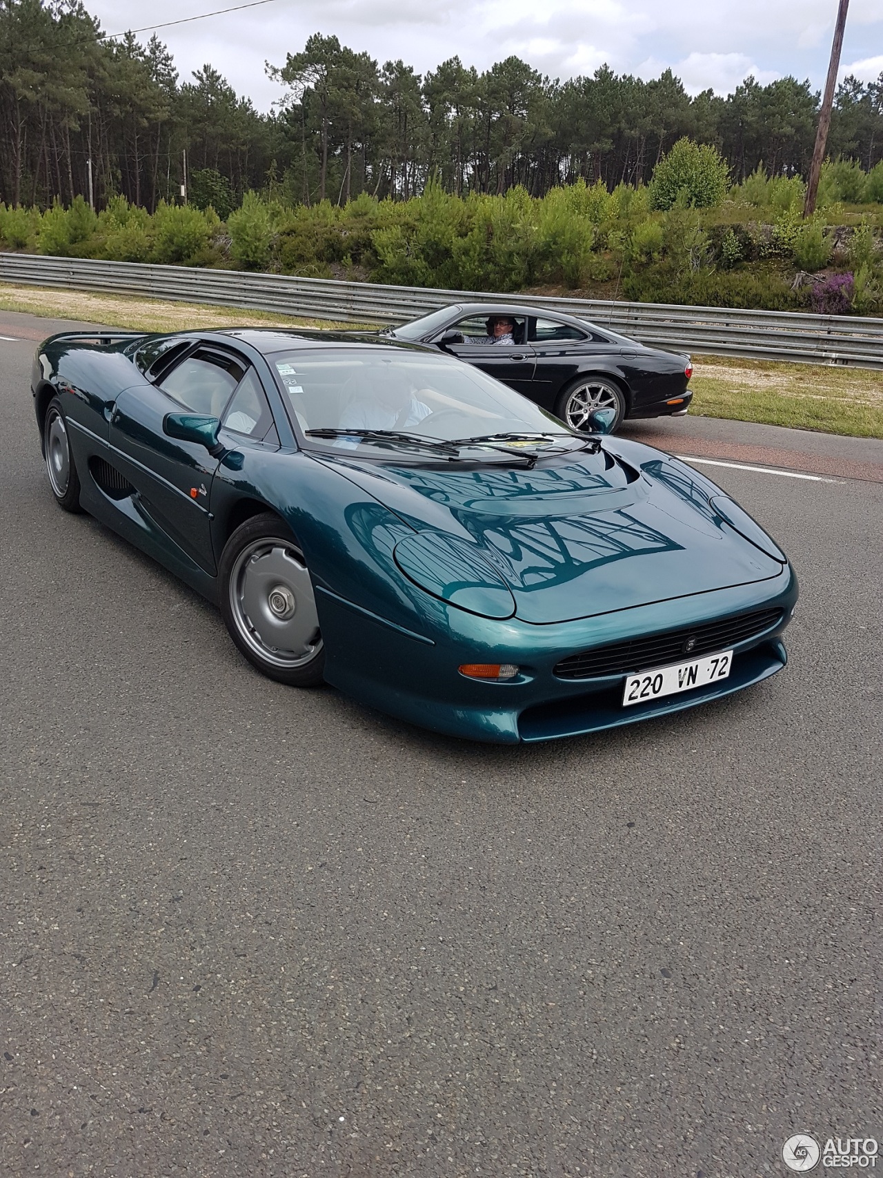 Jaguar XJ220