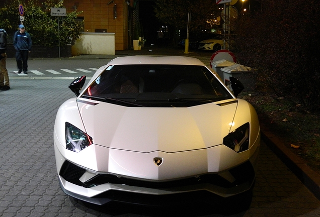 Lamborghini Aventador S LP740-4