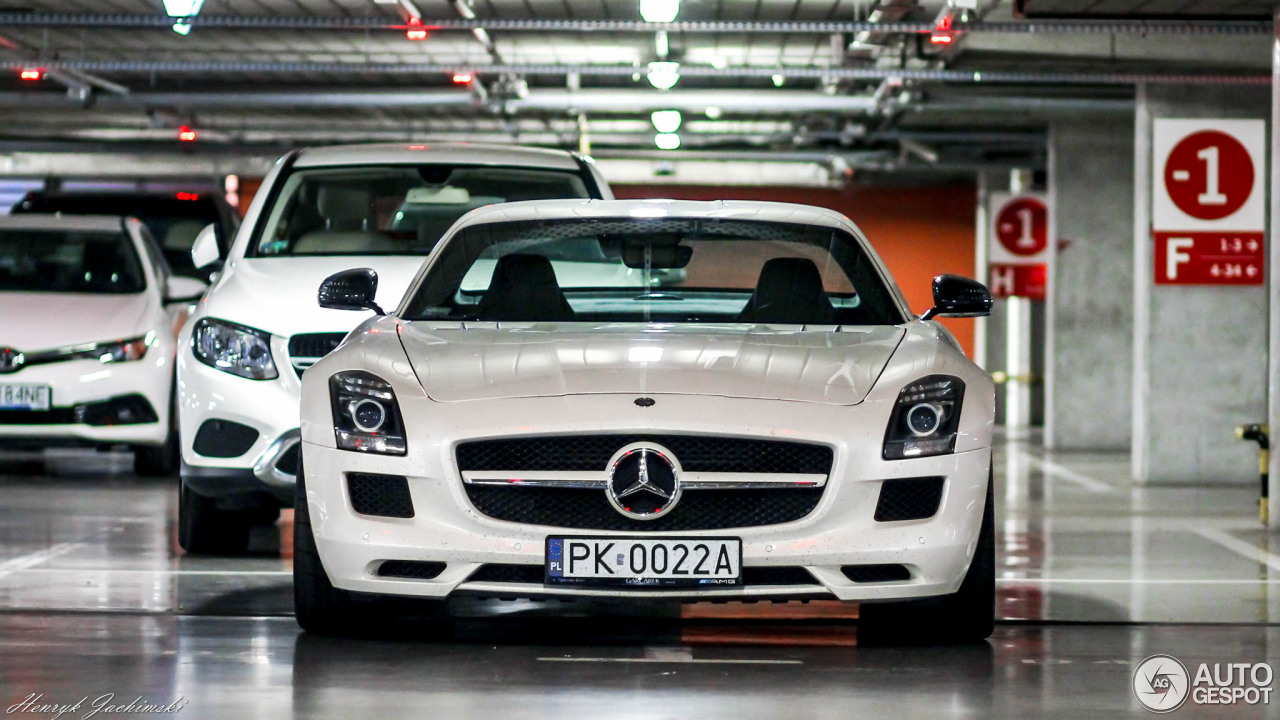 Mercedes-Benz SLS AMG