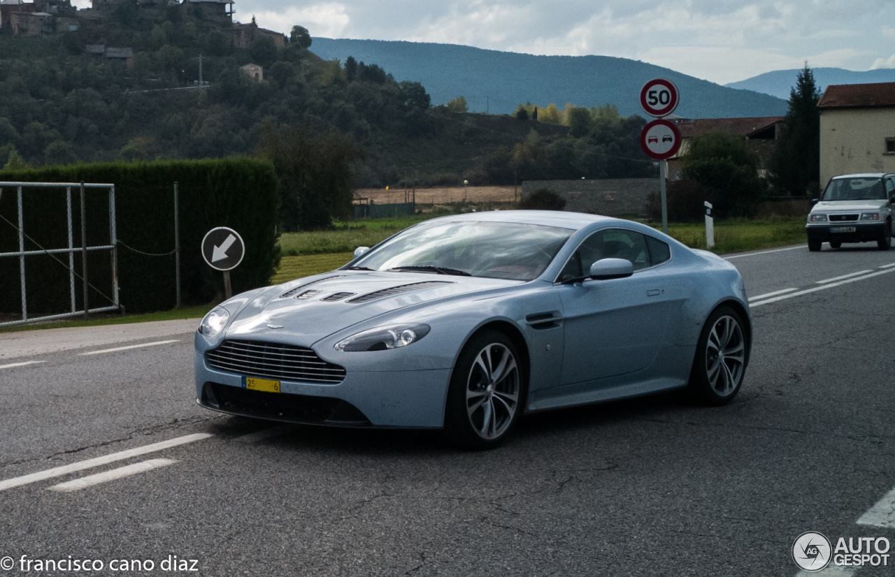 Aston Martin V12 Vantage