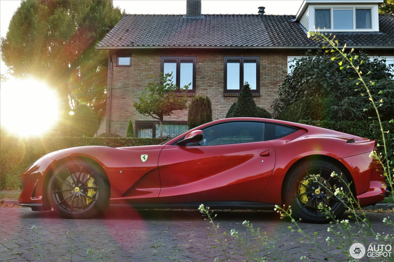 Još jedan zagrizao prašinu: Ferrari 812 Superfast završio u jarku