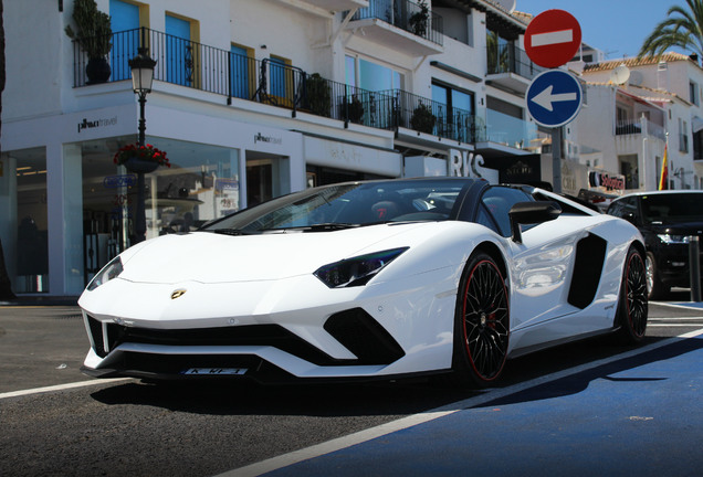 Lamborghini Aventador S LP740-4 Roadster