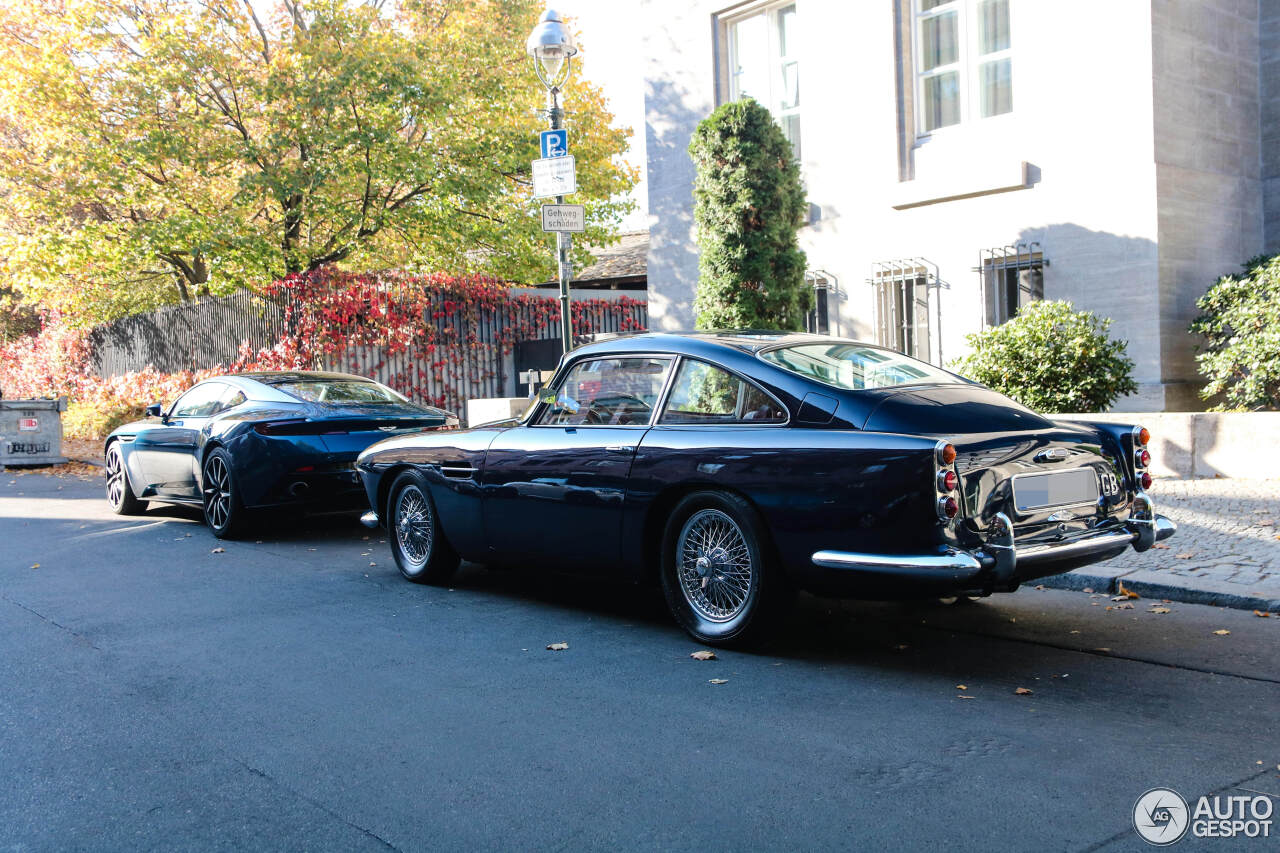 Aston Martin DB4