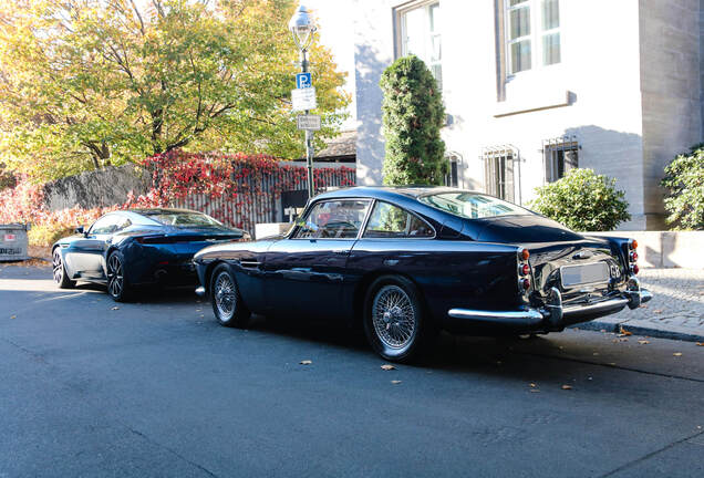 Aston Martin DB4