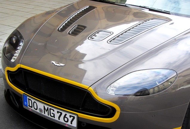 Aston Martin V12 Vantage S