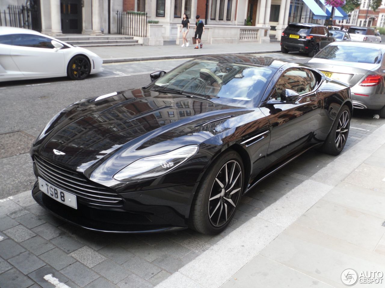 Aston Martin DB11