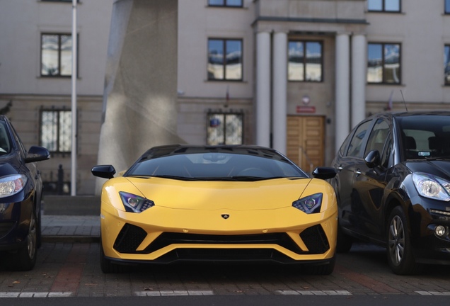 Lamborghini Aventador S LP740-4 Roadster