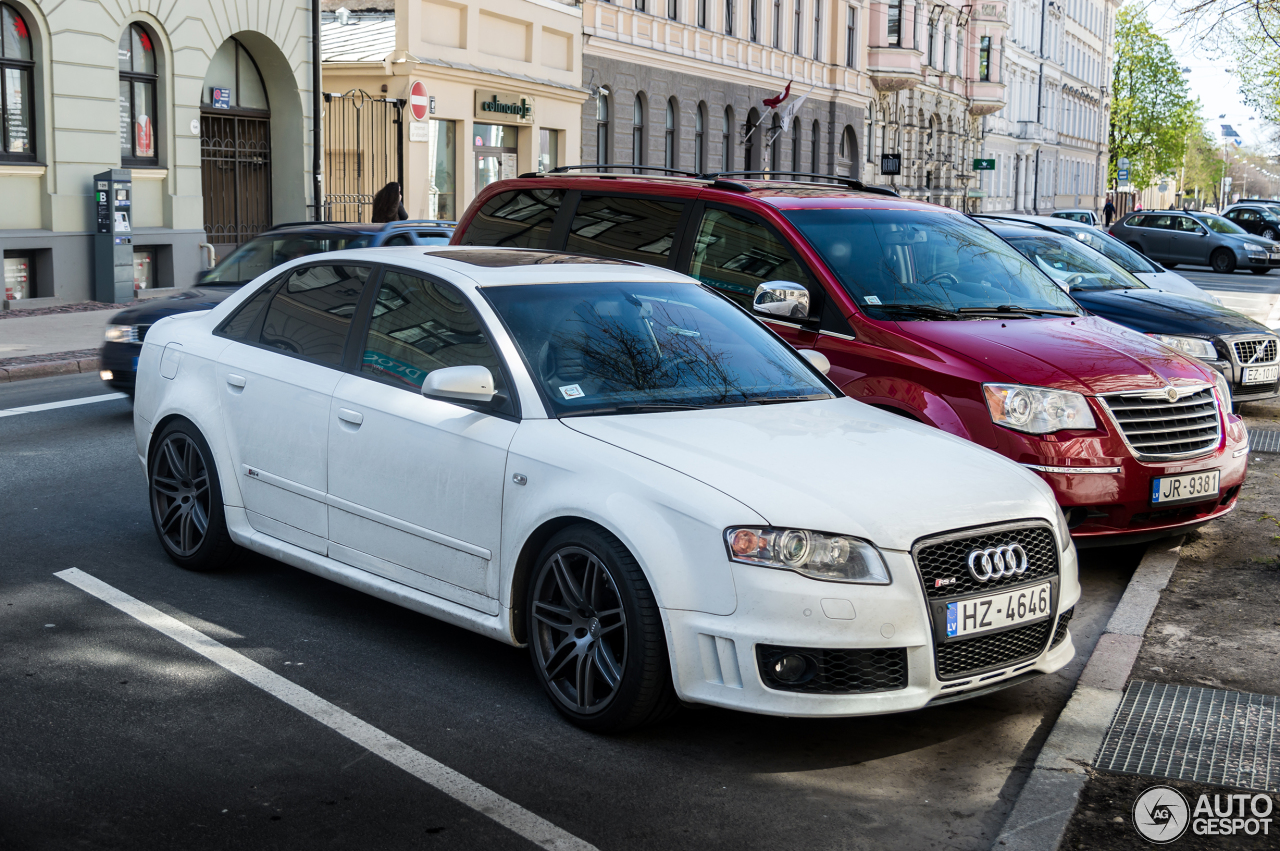 Audi RS4 Sedan