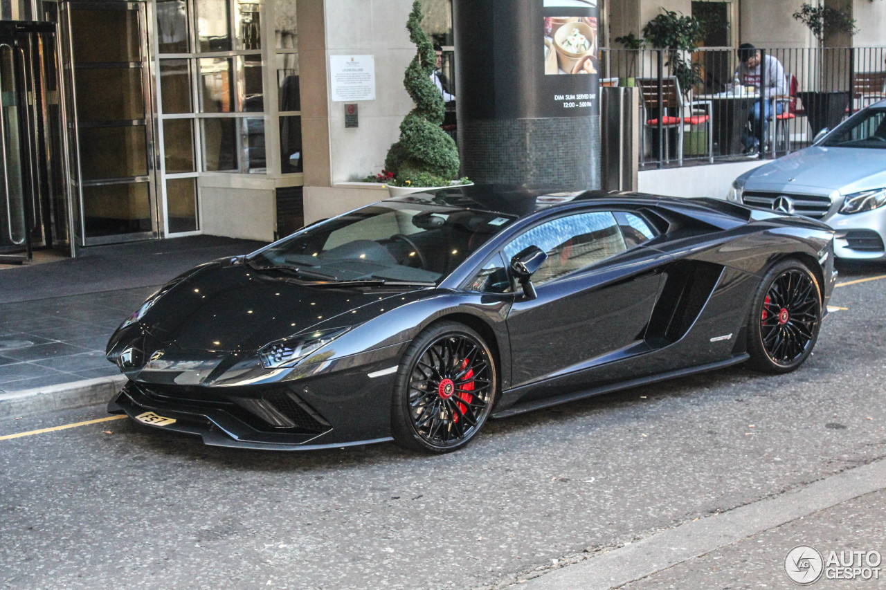 Lamborghini Aventador S LP740-4