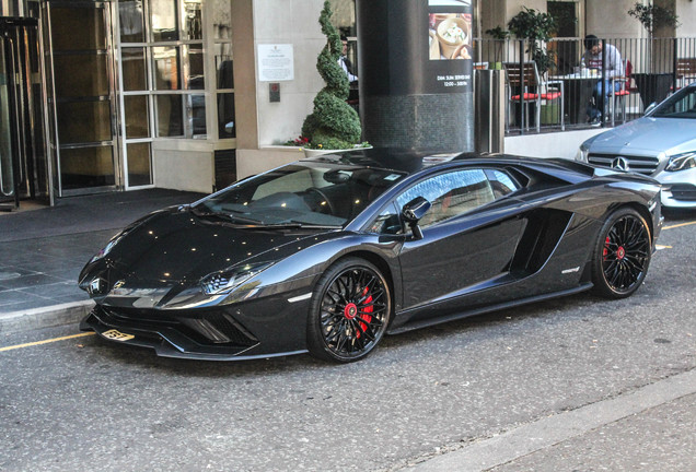 Lamborghini Aventador S LP740-4