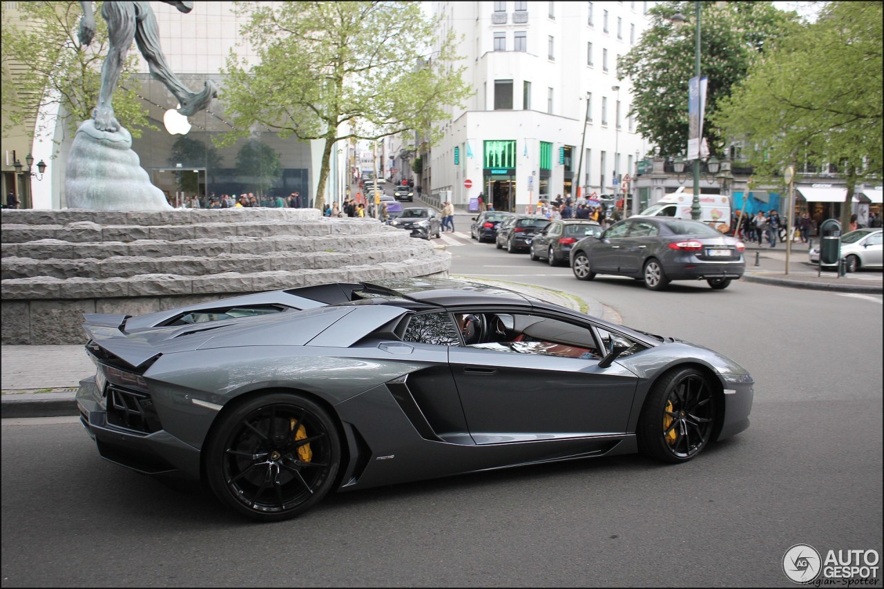 Lamborghini Aventador LP700-4 Roadster