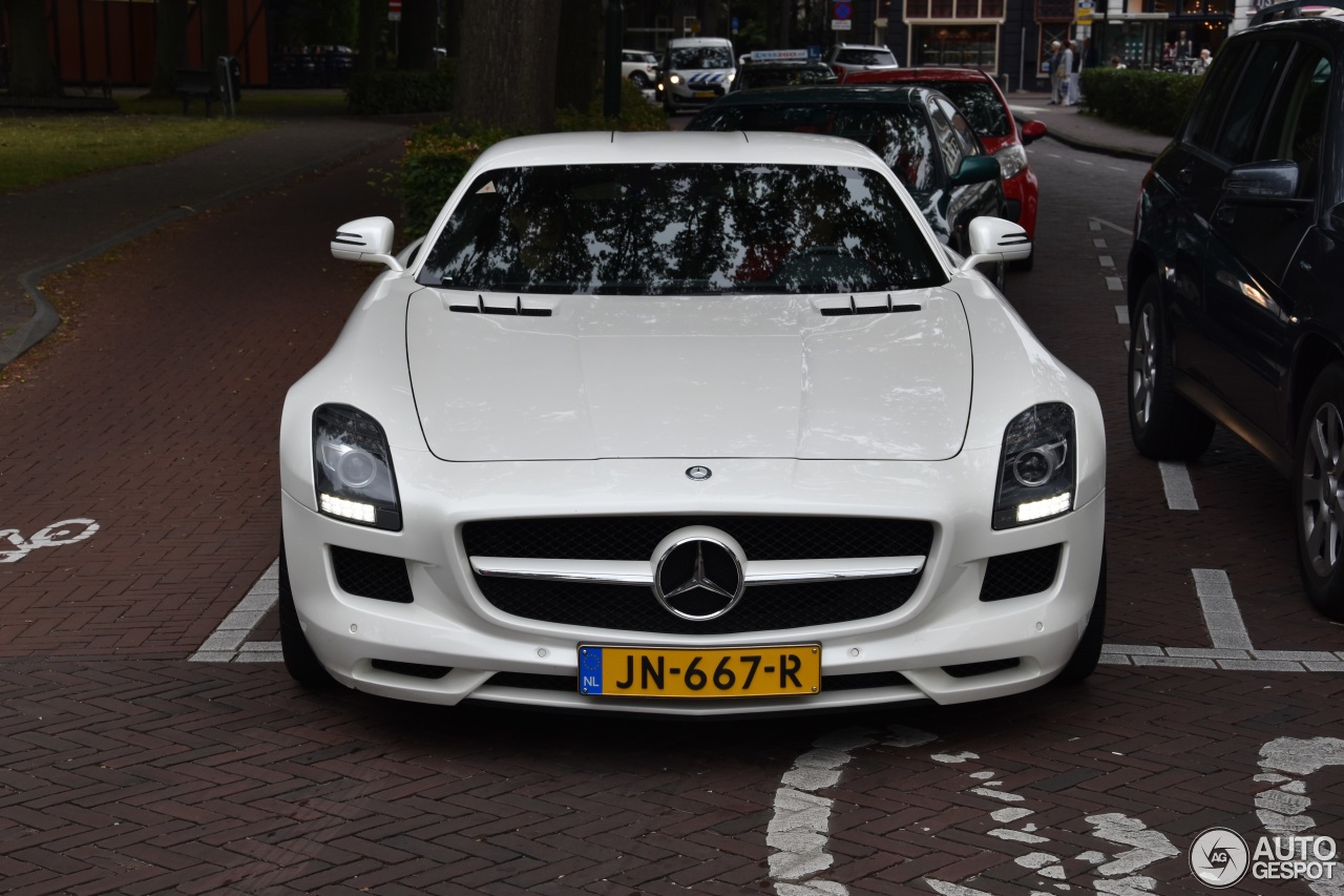 Mercedes-Benz SLS AMG