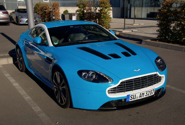 Aston Martin V12 Vantage