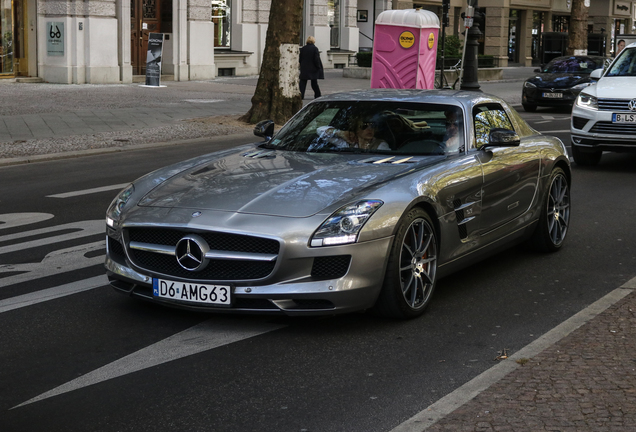 Mercedes-Benz SLS AMG