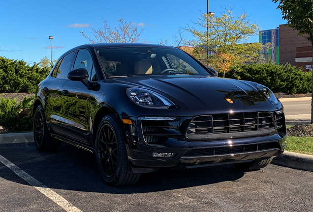 Porsche 95B Macan GTS