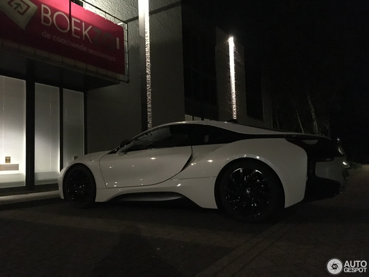 BMW i8