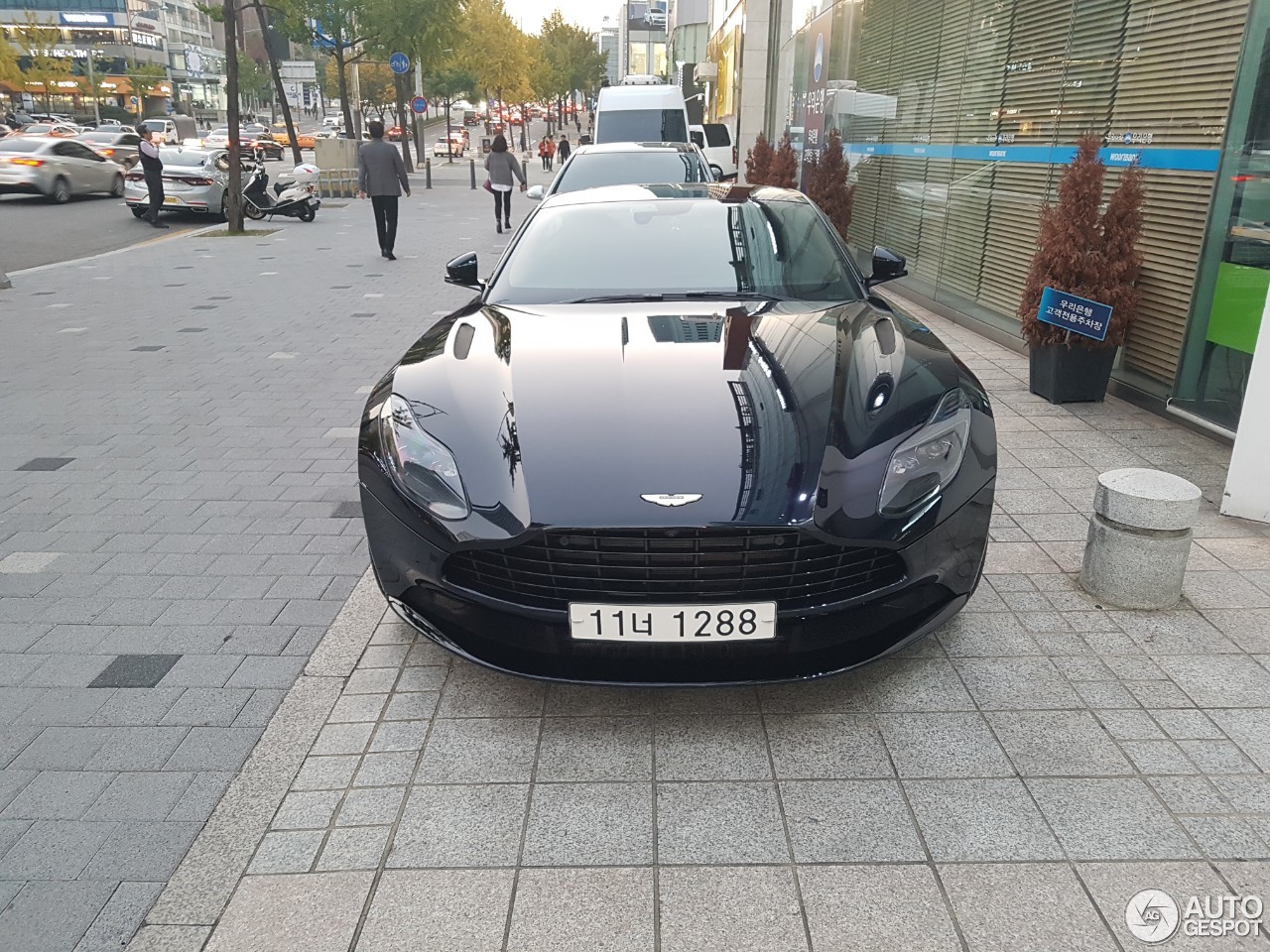 Aston Martin DB11 V8