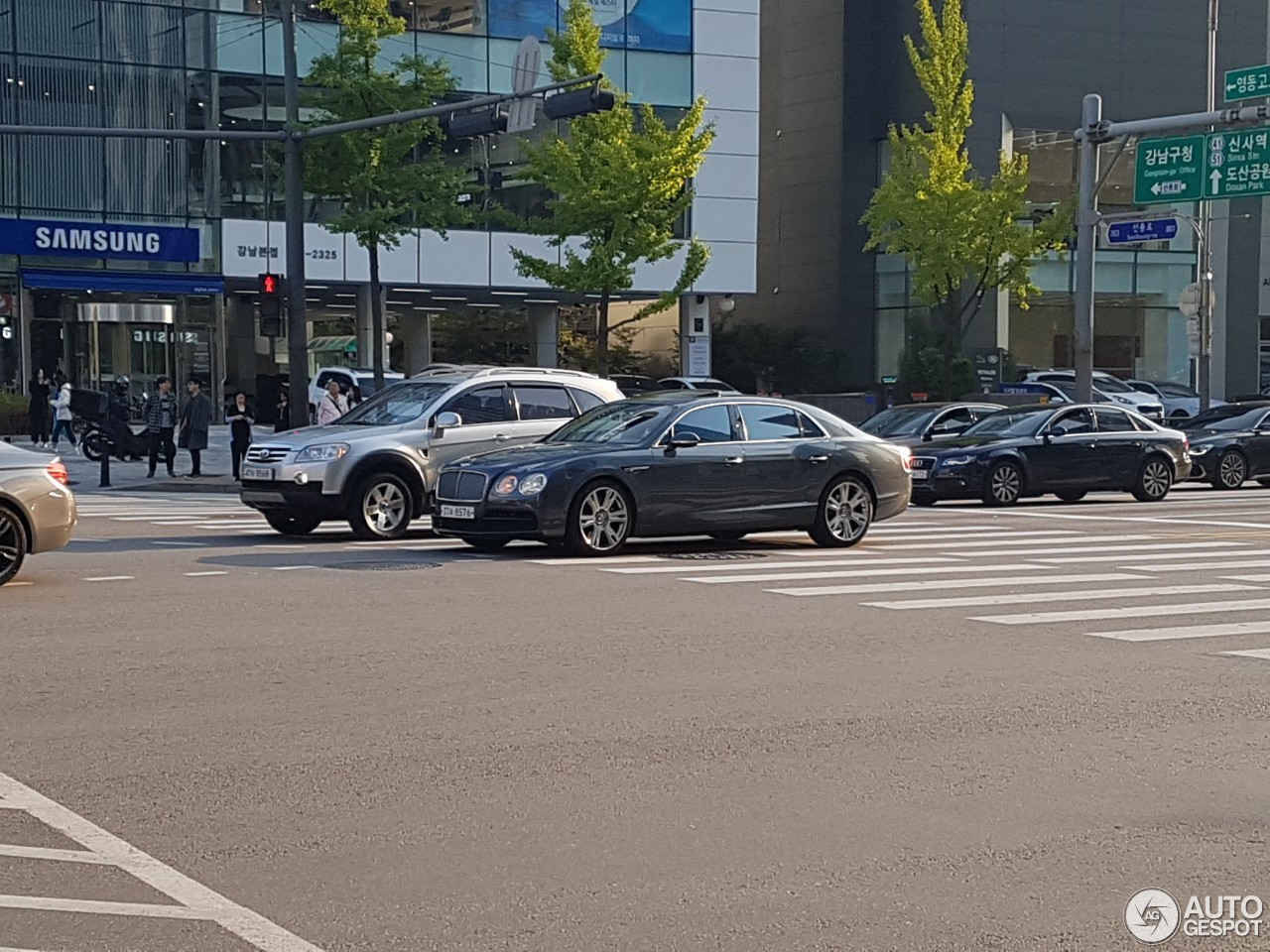 Bentley Flying Spur V8