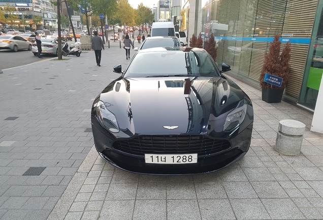 Aston Martin DB11 V8