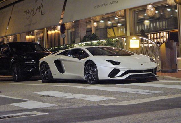 Lamborghini Aventador S LP740-4