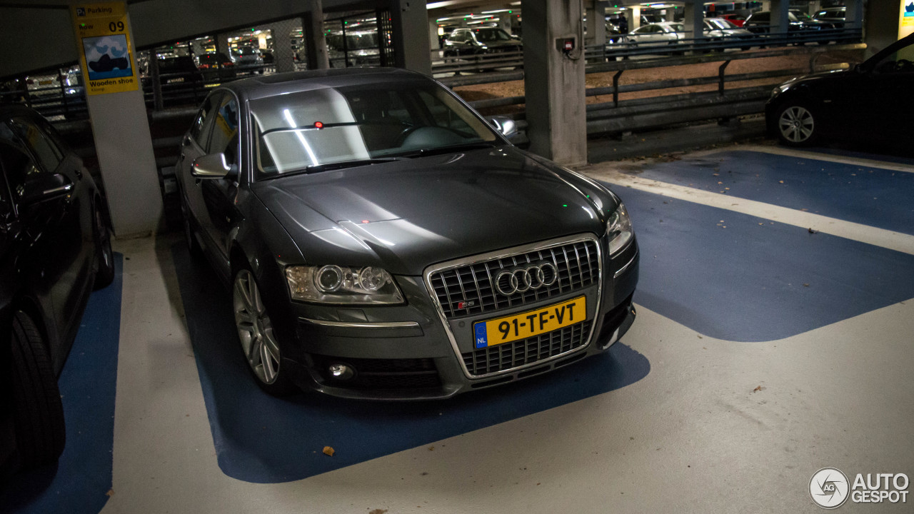 Audi S8 D3