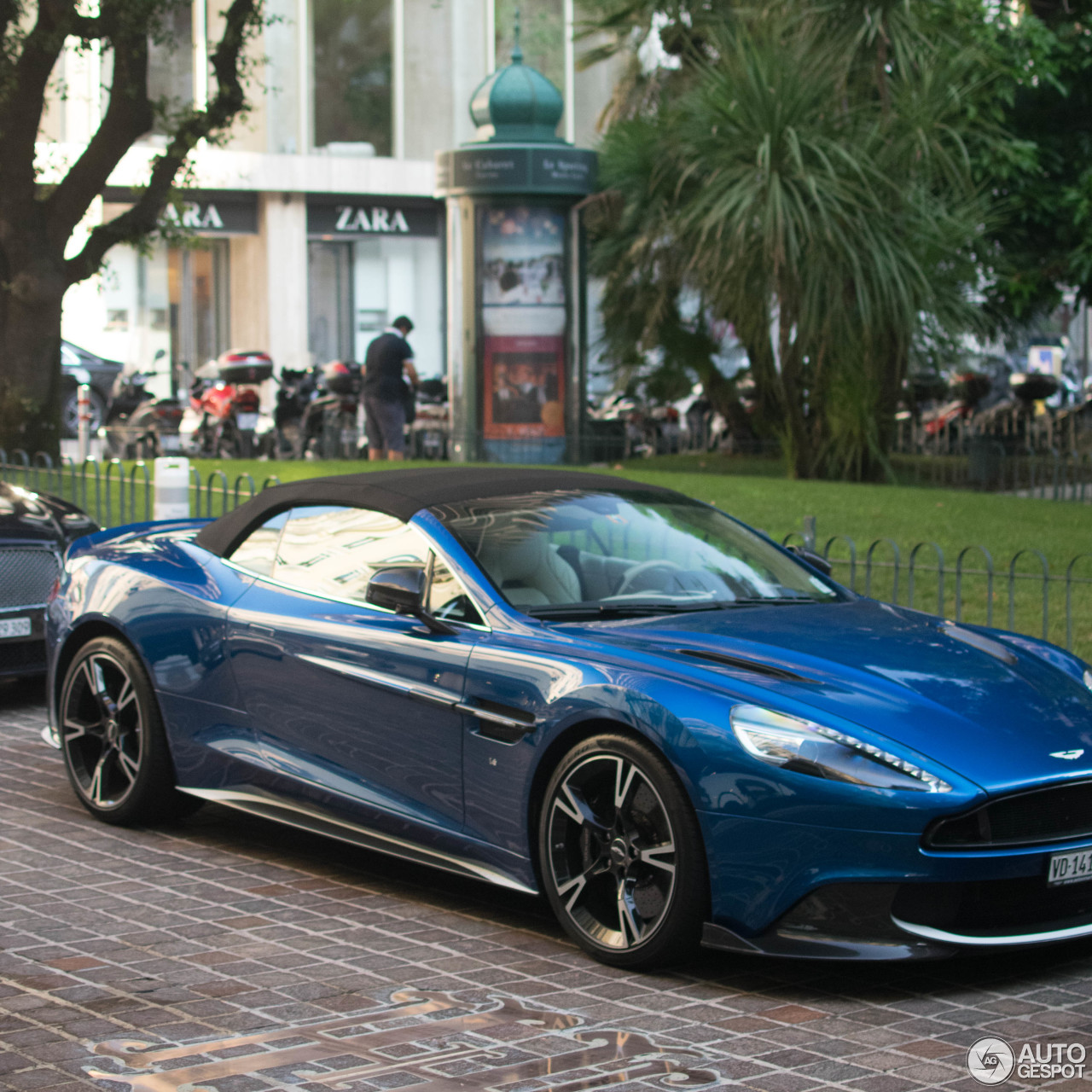 Aston Martin Vanquish S Volante 2017