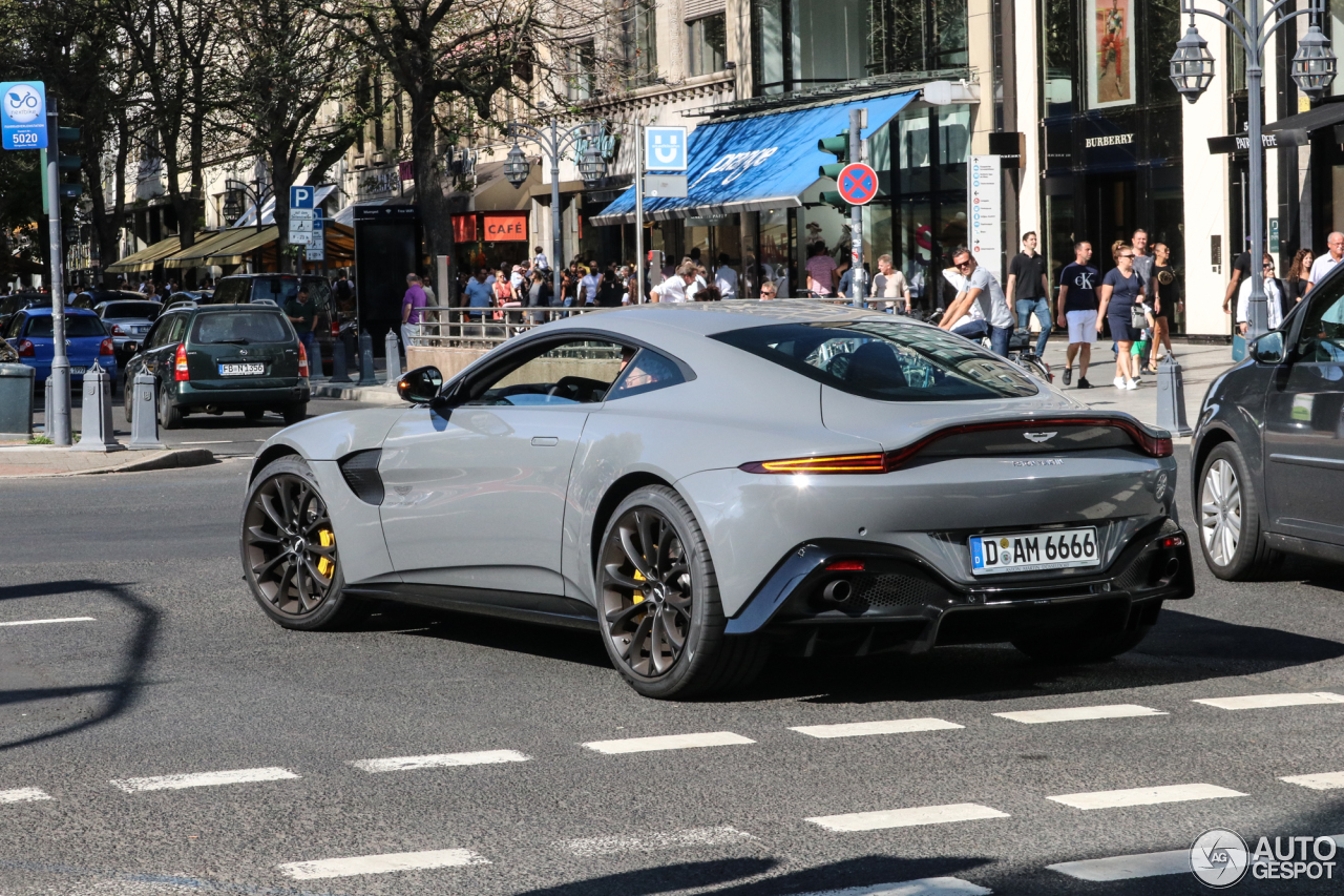 Aston Martin V8 Vantage 2018