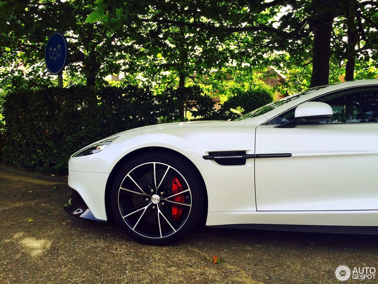 Aston Martin Vanquish 2013