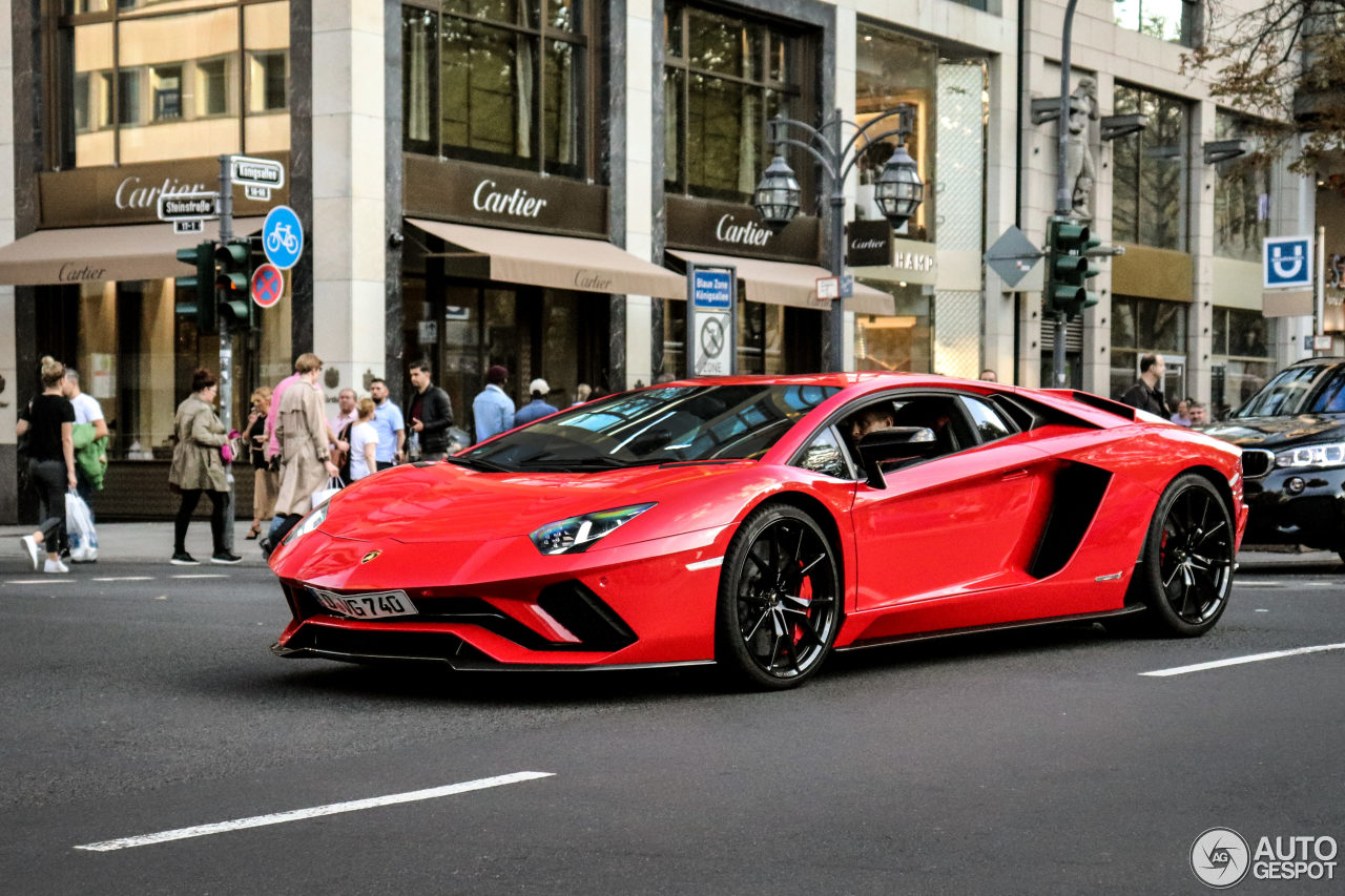 Lamborghini Aventador S LP740-4