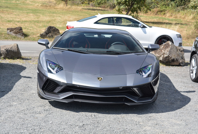 Lamborghini Aventador S LP740-4