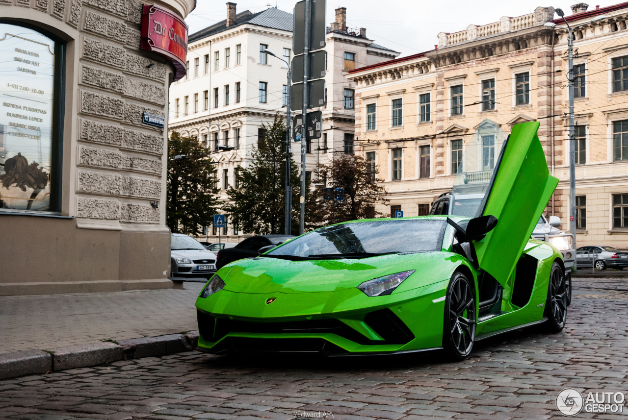 Lamborghini Aventador S LP740-4