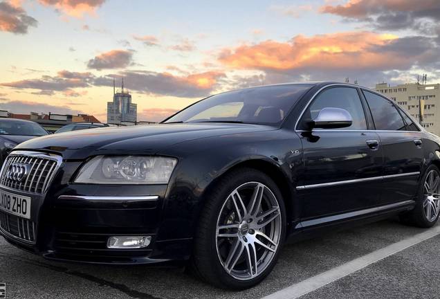 Audi S8 D3