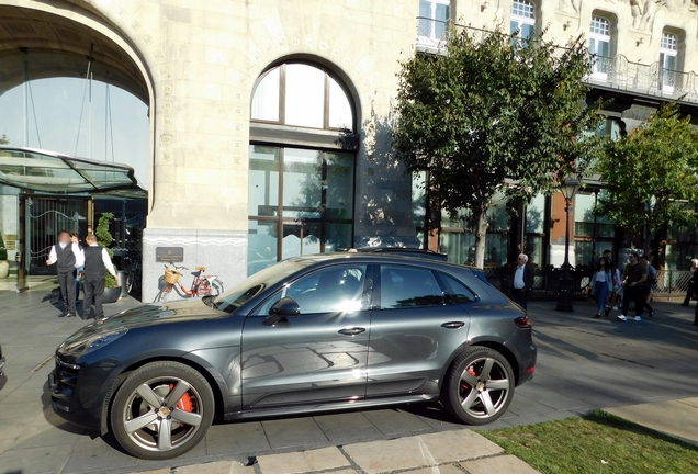 Porsche 95B Macan GTS