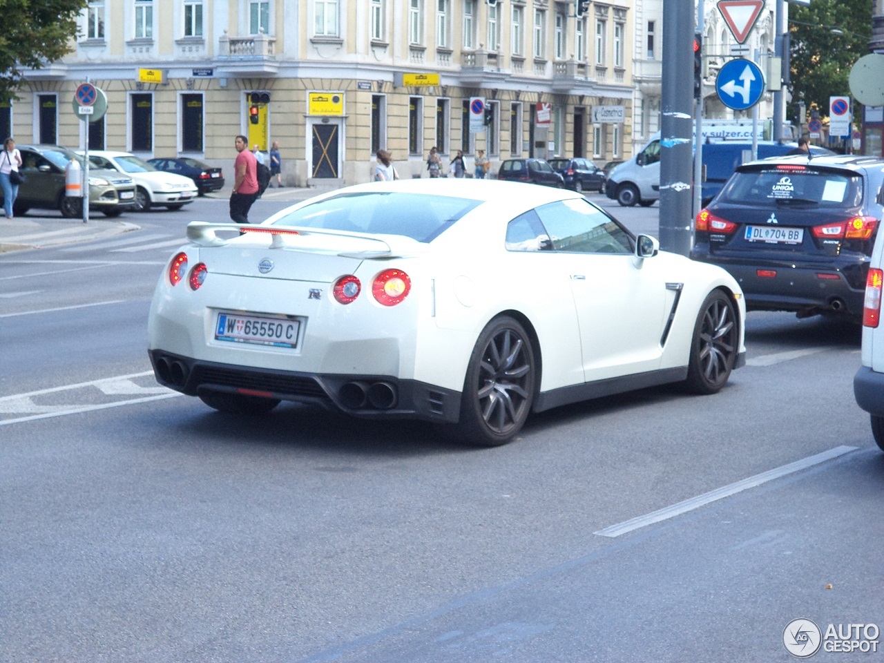 Nissan GT-R 2011