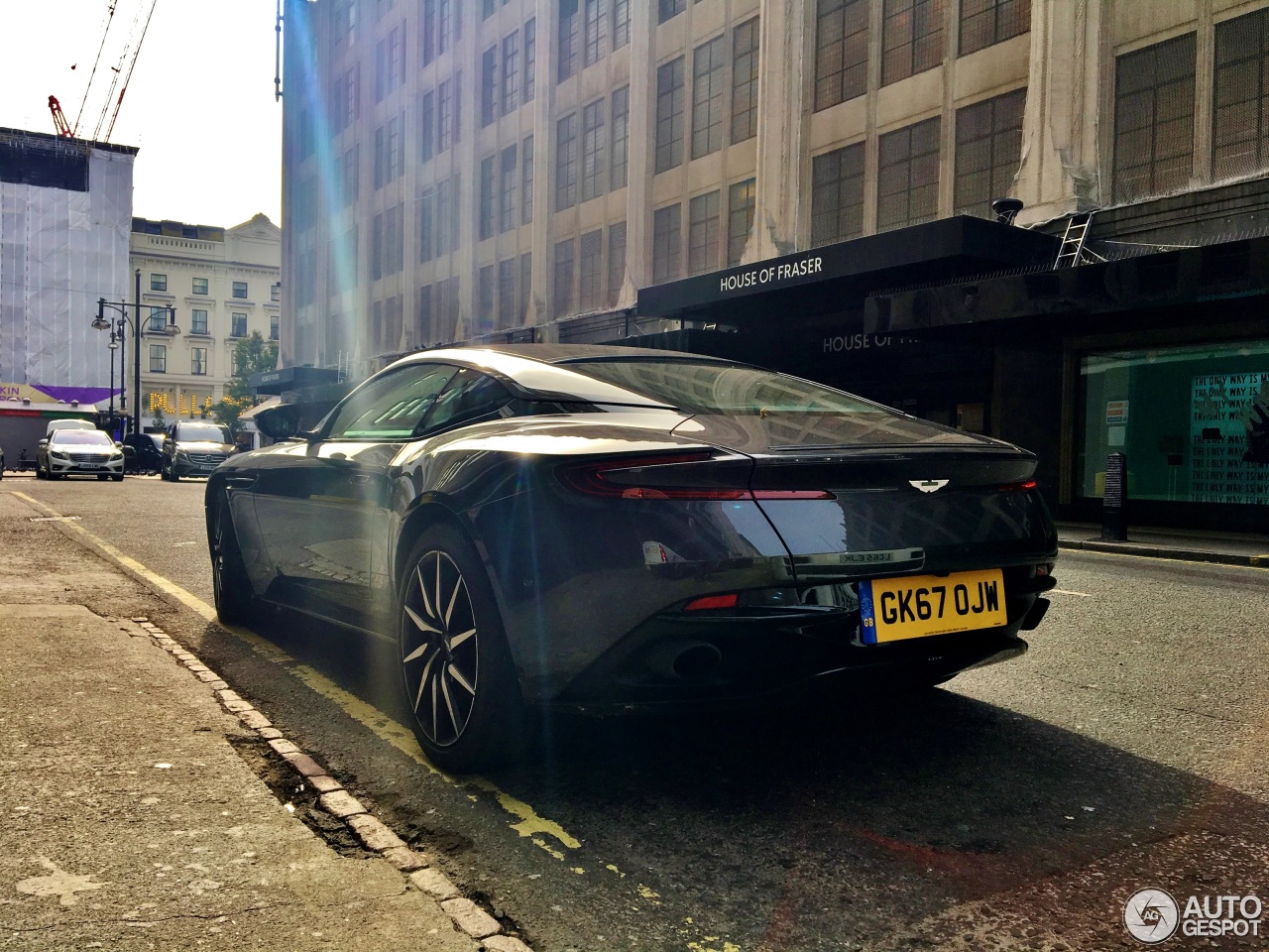 Aston Martin DB11