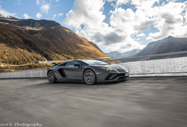 Lamborghini Aventador S LP740-4 Roadster