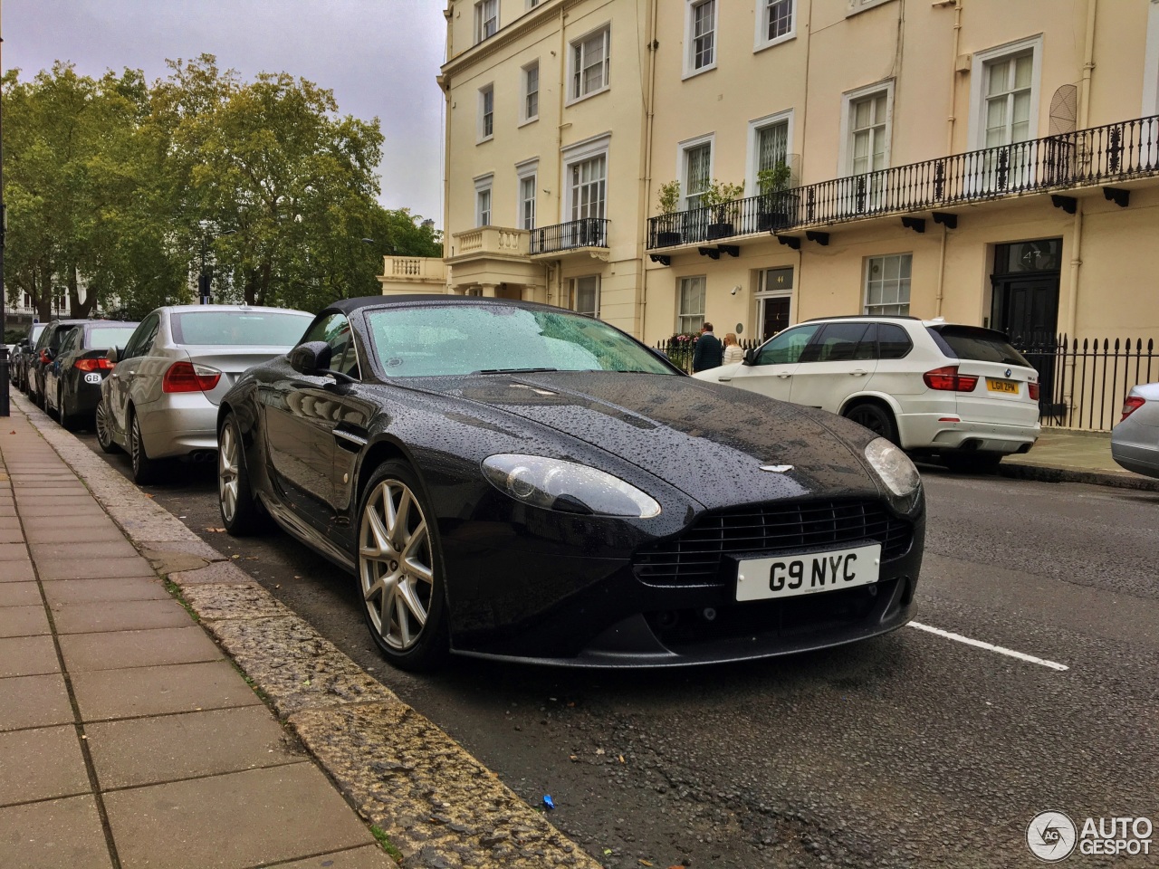 Aston Martin V8 Vantage Roadster 2012