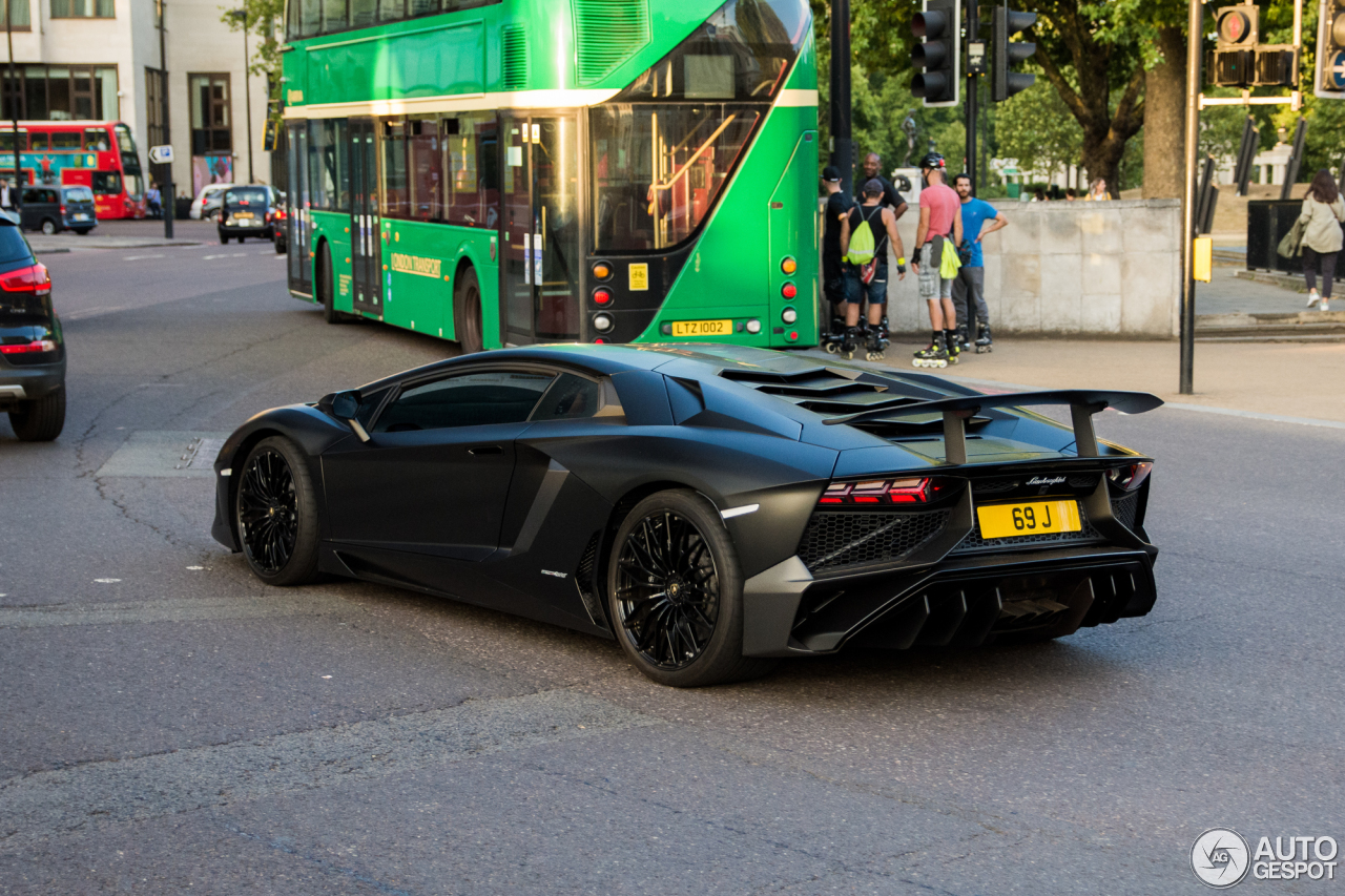 Lamborghini Aventador LP750-4 SuperVeloce